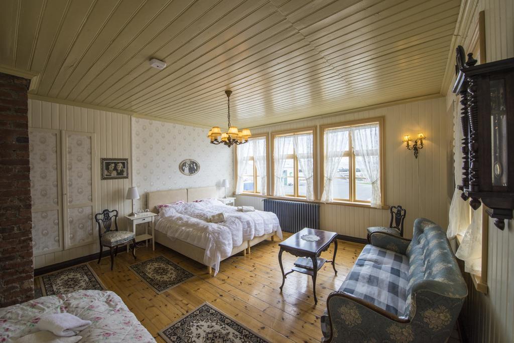 Einarshusid Guesthouse Bolungarvík Exterior foto