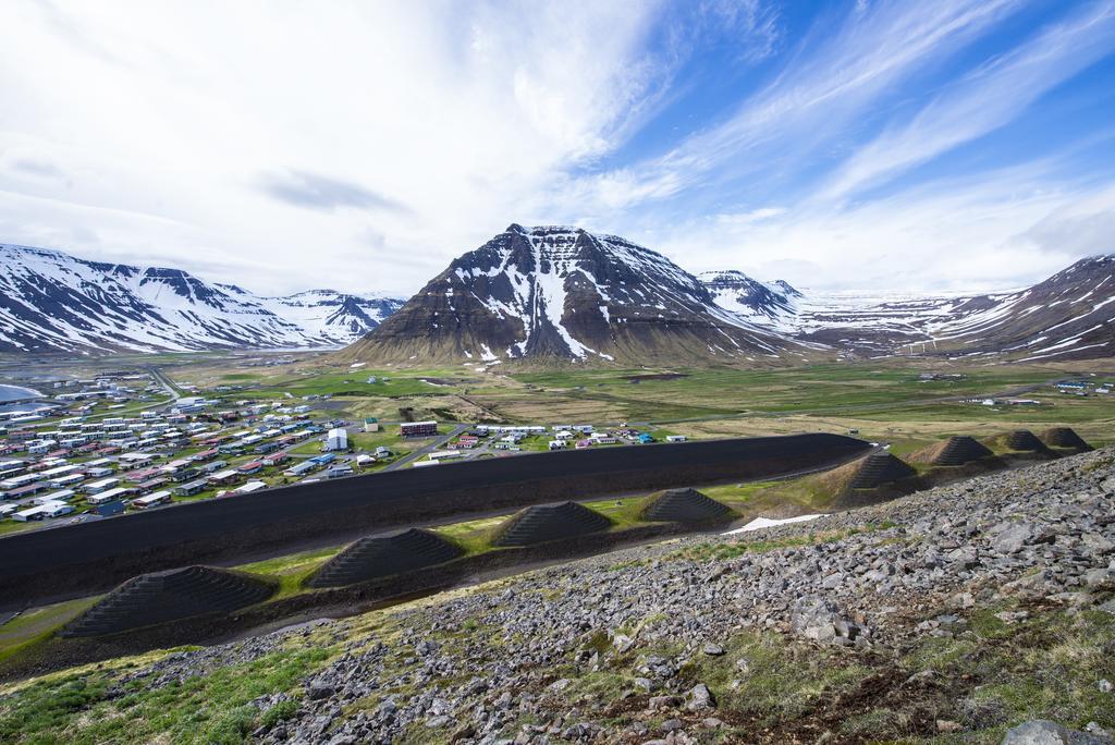 Einarshusid Guesthouse Bolungarvík Exterior foto
