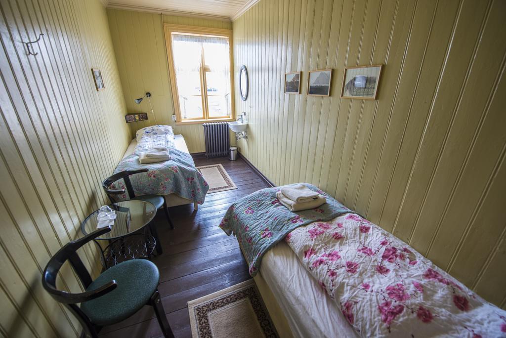 Einarshusid Guesthouse Bolungarvík Exterior foto