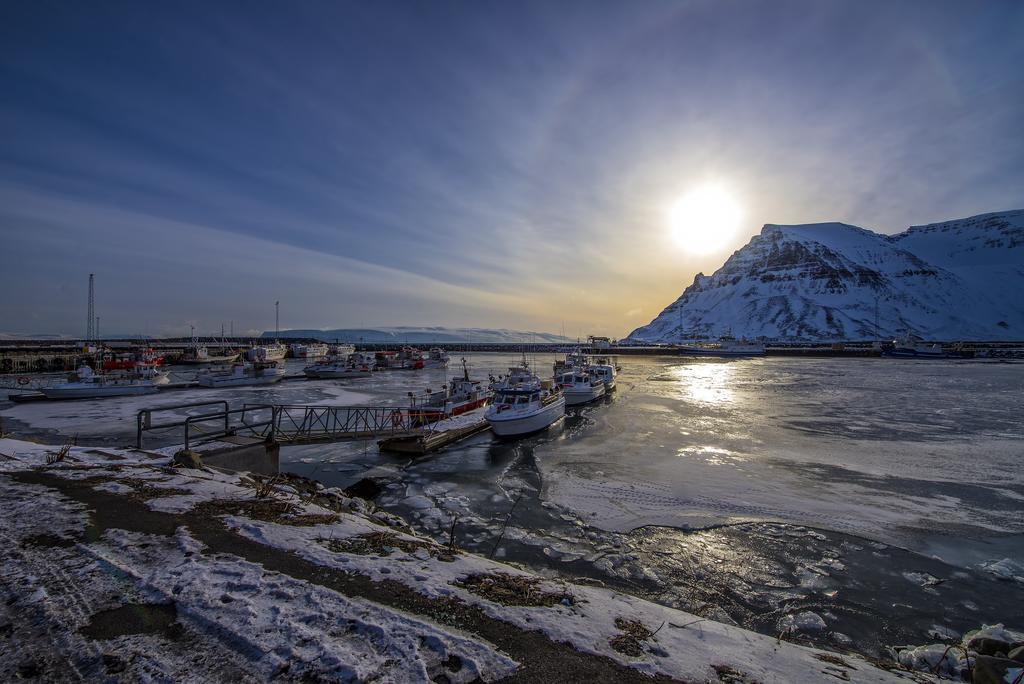 Einarshusid Guesthouse Bolungarvík Exterior foto
