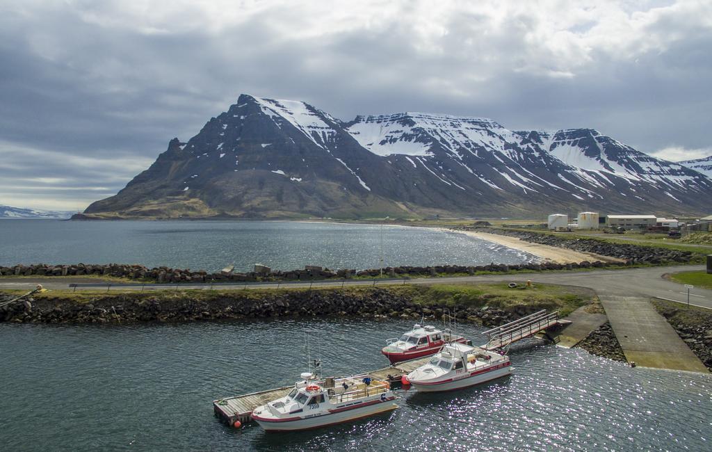 Einarshusid Guesthouse Bolungarvík Exterior foto